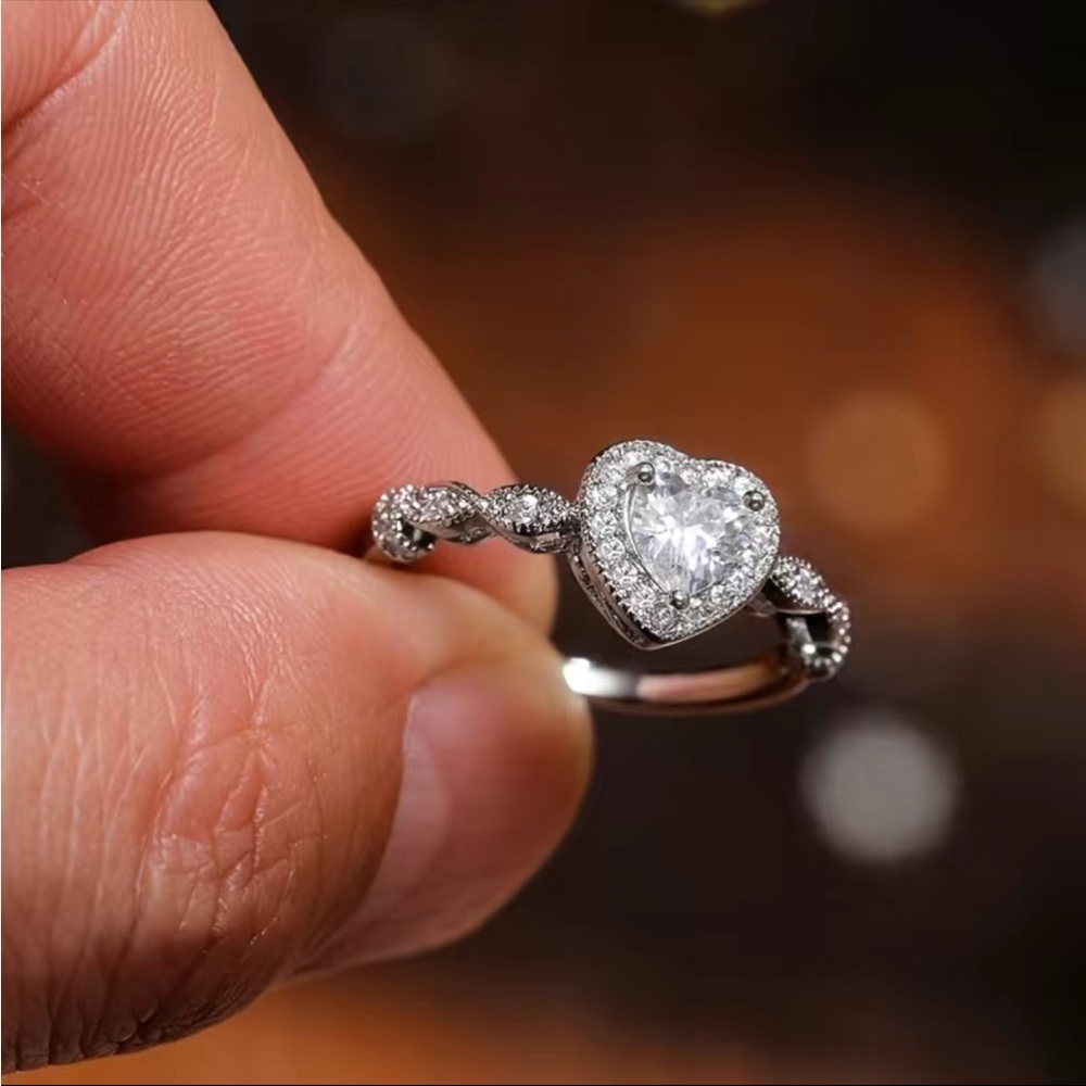 New Women’s 925 Silver Romantic Heart Diamond Ring - Picture 4 of 7
